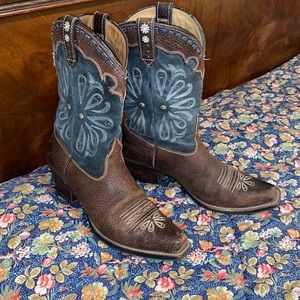 Ariat Daisy Midnight blue Sz 8.5 in Good Used Condition